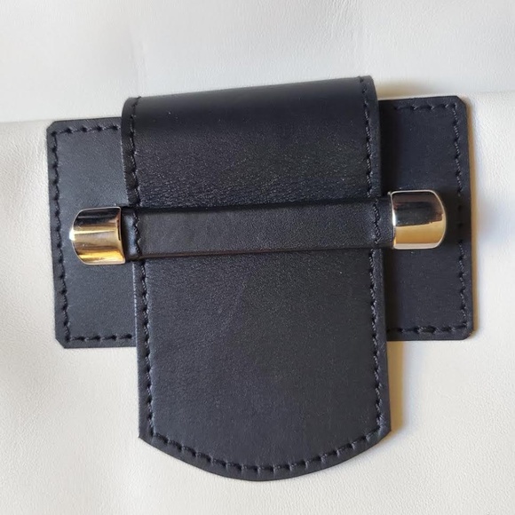 Joanna Maxham Medium Cadence Blocked Flap Shoulder - Picture 9 of 12